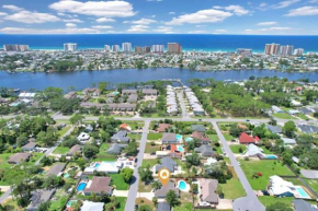 Hibiscus Hideout - Monthly snowbird discounts! 3BR House, Private Pool, Near Bay & Beach!
